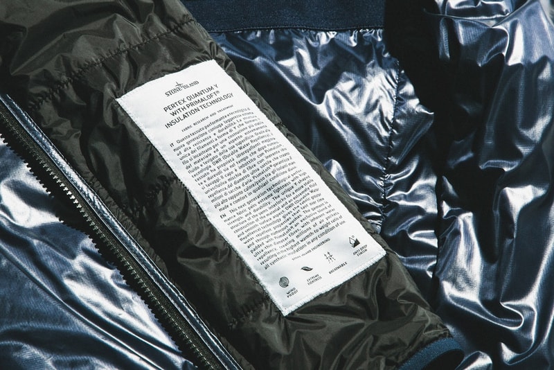 Stone Island が2018年春夏コレクションに新作アウターを追加 研究と技術の結晶と言うにふさわしい圧巻の機能素材を採用したハイテクアウターがデリバリー完了 〈Supreme（シュプリーム）〉とのコラボレーションを皮切りに、国内ストリートでも次第に人気が高まってきた〈Stone Island（ストーン アイランド）〉。研究に研究を重ねて生み出された革新的な素材は、スポーツブランドやアウトドアブランド、時には軍モノさえも凌駕してしまうほどの圧巻の機能性を備えている。  2018年春夏コレクションに追加された新作アウターも例外ではなく、本作には同イタリアレーベルの技術の結晶と言っても過言ではない最も多彩なファブリックのひとつ、ナイロンメタルを採用。メタリックで玉虫色に輝く独特な質感は、光沢のある色付けした織糸による特別な構造が生み出すものであり、軽量性と通気性を兼備している。また、プリマロフト技術を落とし込んだ断熱ジャケットは、独自にブレンドした極細の繊維による何百万ものエアポケットが極上の断熱性能を発揮。避暑地で過ごすレジャーシーズンには、最高のパートナーになってくれるだろう。  上のフォトギャラリーで紹介しているアイテム各種は、『HBX』から購入可能。また、〈BLACK COMME des GARÇONS（ブラック コム デ ギャルソン）〉x〈Nike（ナイキ）〉の2018年春夏コラボカプセルや、1992年のアメリカスカップにインスパイアされた〈Polo Ralph Lauren（ラルフ ローレン）〉の“CP-93”リミテッドエディションなど、その他の注目ファッションニュースもお見逃しなく。