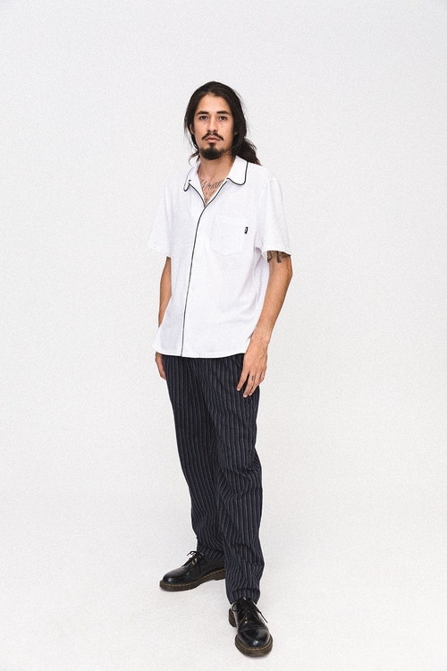 特殊な技法を取り入れ新境地を開拓した STÜSSY 2018年夏コレクション レトロな雰囲気から一転し、サイケデリックな柄やステッチングを採用したミリタリーウェアが多数登場 STÜSSY ステューシー 2018年夏コレクション サイケデリックカルチャー ミリタリーウェア パターン ステッチング プリント技法な タイダイ染 デニムジャケット 開襟シャツ チェッカーボード柄 コーチジャケット チャプター Stüssy.jp HYPEBEAST ハイプビースト