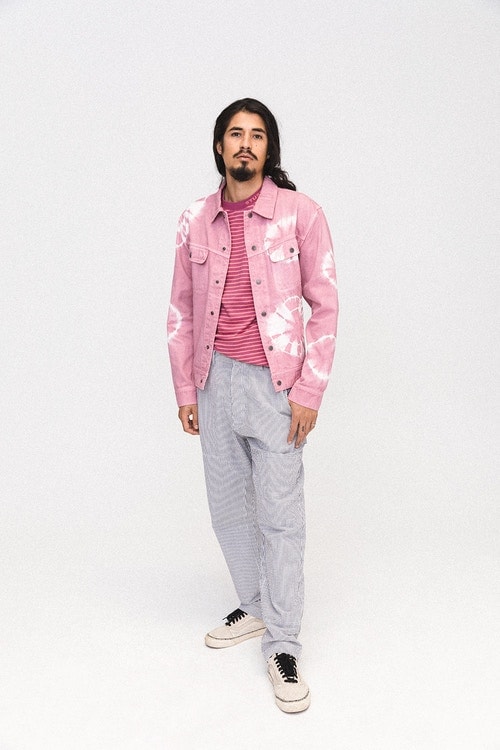 特殊な技法を取り入れ新境地を開拓した STÜSSY 2018年夏コレクション レトロな雰囲気から一転し、サイケデリックな柄やステッチングを採用したミリタリーウェアが多数登場 STÜSSY ステューシー 2018年夏コレクション サイケデリックカルチャー ミリタリーウェア パターン ステッチング プリント技法な タイダイ染 デニムジャケット 開襟シャツ チェッカーボード柄 コーチジャケット チャプター Stüssy.jp HYPEBEAST ハイプビースト