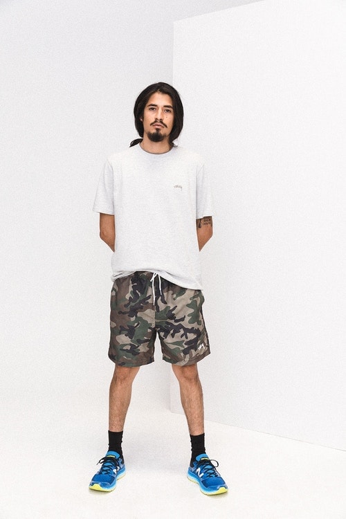 特殊な技法を取り入れ新境地を開拓した STÜSSY 2018年夏コレクション レトロな雰囲気から一転し、サイケデリックな柄やステッチングを採用したミリタリーウェアが多数登場 STÜSSY ステューシー 2018年夏コレクション サイケデリックカルチャー ミリタリーウェア パターン ステッチング プリント技法な タイダイ染 デニムジャケット 開襟シャツ チェッカーボード柄 コーチジャケット チャプター Stüssy.jp HYPEBEAST ハイプビースト