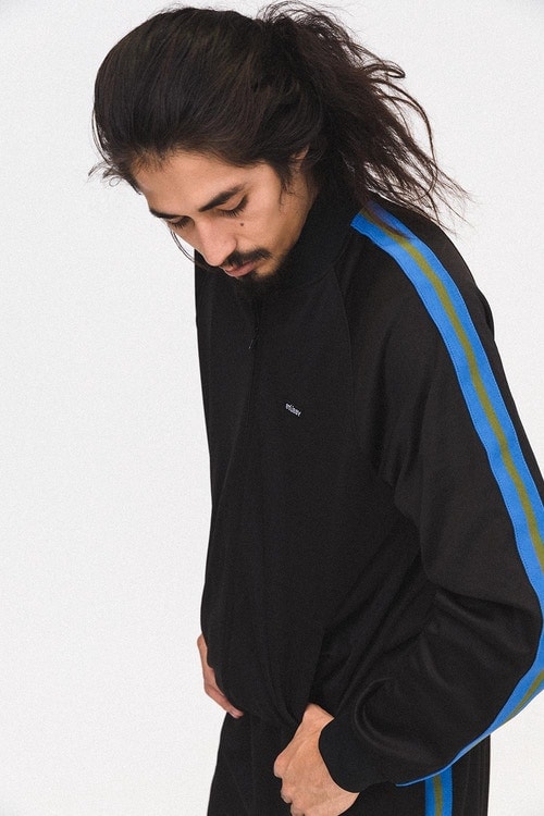 特殊な技法を取り入れ新境地を開拓した STÜSSY 2018年夏コレクション レトロな雰囲気から一転し、サイケデリックな柄やステッチングを採用したミリタリーウェアが多数登場 STÜSSY ステューシー 2018年夏コレクション サイケデリックカルチャー ミリタリーウェア パターン ステッチング プリント技法な タイダイ染 デニムジャケット 開襟シャツ チェッカーボード柄 コーチジャケット チャプター Stüssy.jp HYPEBEAST ハイプビースト