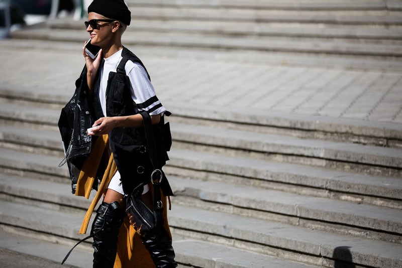 Streetsnaps：Tbilisi Fashion Week Fall/Winter 2018 デムナ・ヴァザリアを産んだジョージアのユース世代から垣間見えるファッション先進国には存在しない独自のスタイリングセンス 『HYPEBEAST』でトビリシのファッションウィークをレポートするのは初めての試みである。トビリシはヨーロッパとアジアの境に位置し、コーカサス山脈の村落や黒海のビーチで知られるジョージア（グルジア）の首都。また、Demna Gvasalia（デムナ・ヴァザリア）を産んだ国ということもあり、〈Vetements（ヴェトモン）〉や〈Balenciaga（バレンシアガ）〉の人気も高く、ストリートの文化が根付きだしている。また、旧ソビエト連邦の構成国という歴史的ルーツから、ユース世代は〈Gosha Rubchinskiy（ゴーシャ・ラブチンスキー）〉や〈adidas（アディダス）〉、〈Nike（ナイキ）〉を中心に、スポーツのエッセンスを積極的に取り入れている印象を受けた。  ファッション先進国に負けず劣らず、他国にはない独自の感性が垣間見えるトビリシのオフランウェイスナップを是非、上のフォトギャラリーからチェックしてみてほしい。  あわせて、今年3月に開催された東京ファッションウィークの#Streetsnapsもお見逃しなく。