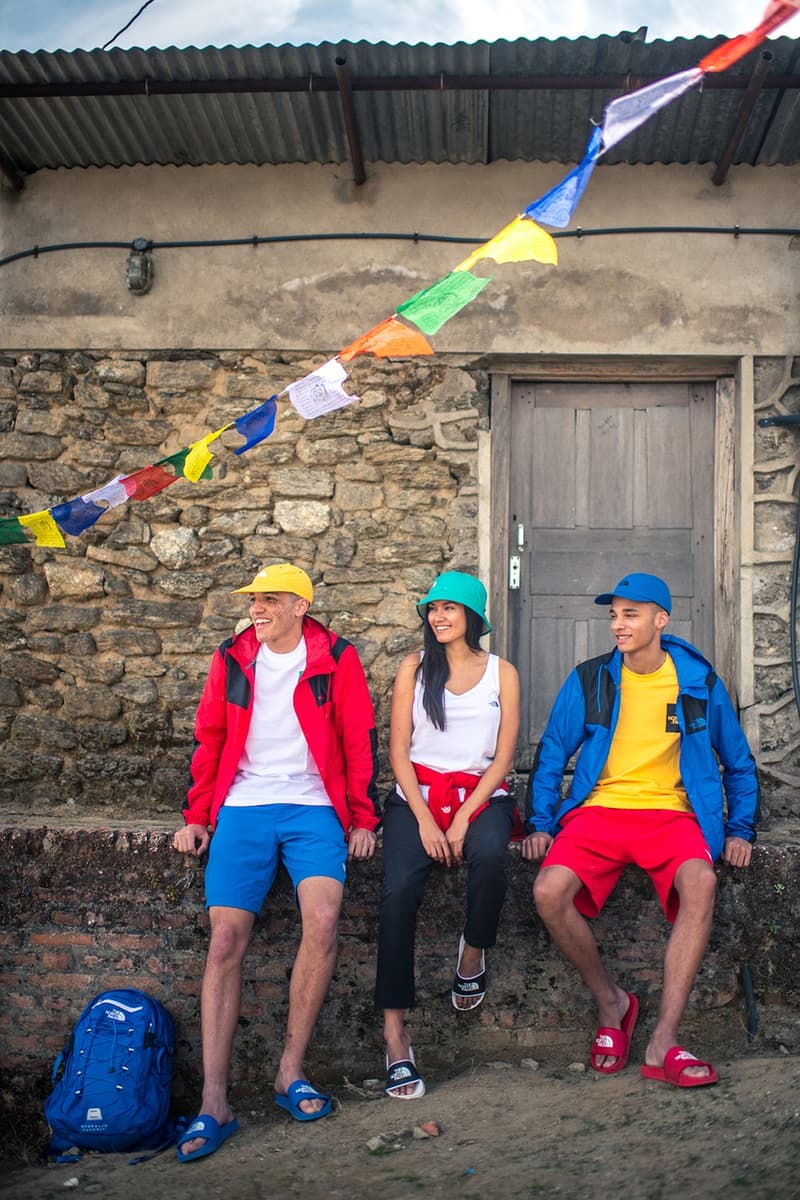 仏教祈りの旗に着想を得た The North Face “Khumbu” パックが登場 ファッションや高機能とはかけ離れたネパールのメインストリートで撮影を敢行 Supreme シュプリーム 2018年春コレクション BEAMS ビームス The North Face ザ・ノース・フェイス Khumbu カンブ ネパール カンブバリー カトマンズ通り ホワイト レッド ブルー イエロー グリーン ヒマラヤ 仏教祈りの旗 タルチョ マウンテンジャケット ラグランフーディ スライドサンダル バケットハット パネルキャップ HYPEBEAST ハイプビースト