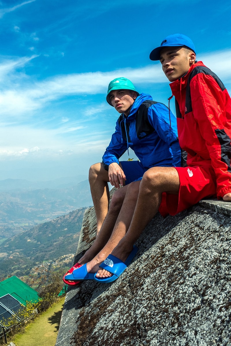仏教祈りの旗に着想を得た The North Face “Khumbu” パックが登場 ファッションや高機能とはかけ離れたネパールのメインストリートで撮影を敢行 Supreme シュプリーム 2018年春コレクション BEAMS ビームス The North Face ザ・ノース・フェイス Khumbu カンブ ネパール カンブバリー カトマンズ通り ホワイト レッド ブルー イエロー グリーン ヒマラヤ 仏教祈りの旗 タルチョ マウンテンジャケット ラグランフーディ スライドサンダル バケットハット パネルキャップ HYPEBEAST ハイプビースト
