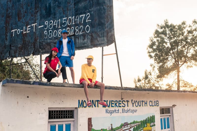 仏教祈りの旗に着想を得た The North Face “Khumbu” パックが登場 ファッションや高機能とはかけ離れたネパールのメインストリートで撮影を敢行 Supreme シュプリーム 2018年春コレクション BEAMS ビームス The North Face ザ・ノース・フェイス Khumbu カンブ ネパール カンブバリー カトマンズ通り ホワイト レッド ブルー イエロー グリーン ヒマラヤ 仏教祈りの旗 タルチョ マウンテンジャケット ラグランフーディ スライドサンダル バケットハット パネルキャップ HYPEBEAST ハイプビースト