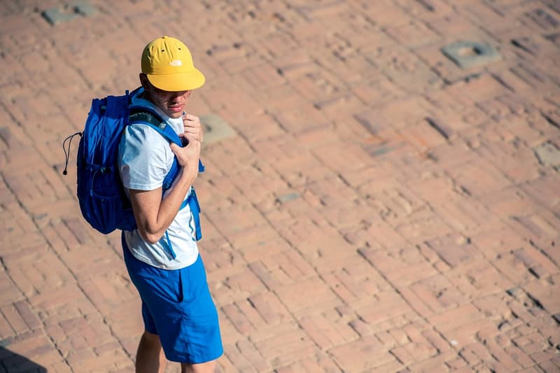 仏教祈りの旗に着想を得た The North Face “Khumbu” パックが登場 ファッションや高機能とはかけ離れたネパールのメインストリートで撮影を敢行 Supreme シュプリーム 2018年春コレクション BEAMS ビームス The North Face ザ・ノース・フェイス Khumbu カンブ ネパール カンブバリー カトマンズ通り ホワイト レッド ブルー イエロー グリーン ヒマラヤ 仏教祈りの旗 タルチョ マウンテンジャケット ラグランフーディ スライドサンダル バケットハット パネルキャップ HYPEBEAST ハイプビースト