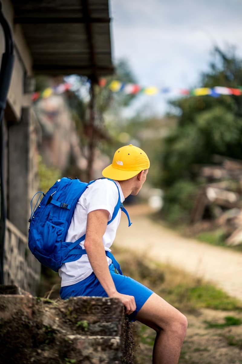 仏教祈りの旗に着想を得た The North Face “Khumbu” パックが登場 ファッションや高機能とはかけ離れたネパールのメインストリートで撮影を敢行 Supreme シュプリーム 2018年春コレクション BEAMS ビームス The North Face ザ・ノース・フェイス Khumbu カンブ ネパール カンブバリー カトマンズ通り ホワイト レッド ブルー イエロー グリーン ヒマラヤ 仏教祈りの旗 タルチョ マウンテンジャケット ラグランフーディ スライドサンダル バケットハット パネルキャップ HYPEBEAST ハイプビースト