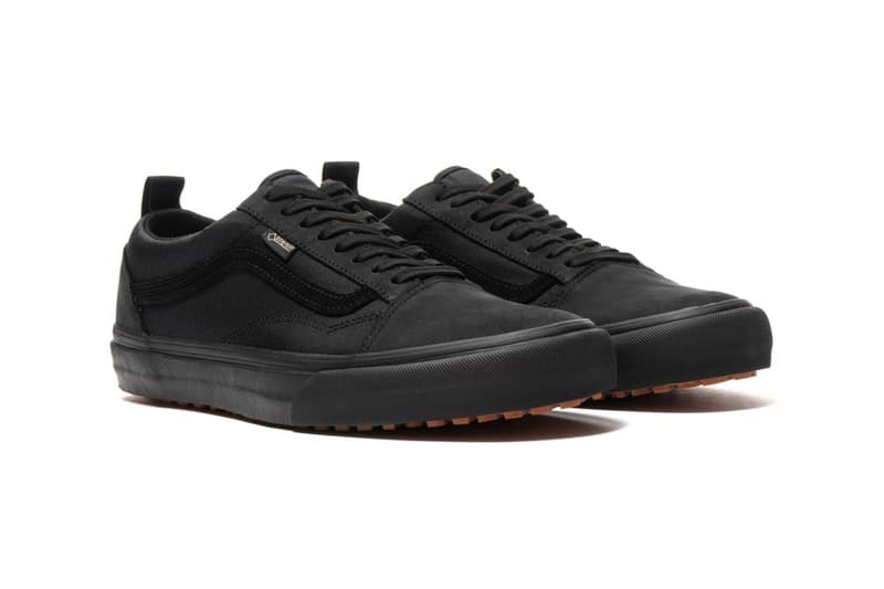 本格的な梅雨とレジャーシーズンに先駆けてアウトドアをテーマにしたSk8-HiとOld Skoolが登場 Vans Vault が GORE-TEX® を採用した限定カプセルをリリース 日本列島もいようよ沖縄から梅雨入り。Tシャツの前に悪天候用のシューズを買い足したい、そう思っている人も少なくないのではないだろうか。〈Vans Vault(ヴァンズ ボルト)〉から登場したGORE-TEX®を纏うSk8-HiとOld Skoolは、日頃キャンバスモデルを愛用している人にぴったりな一足だろう。アウトドアをテーマに総合的なアップデートを施した本作は、一部に上質なヌバック素材があしらわれ、衝撃吸収性に優れた軽量なULTRACUSHをミッドソールに採用。Sk8-Hi、Old Skoolともにベージュ/グリーンとブラックの全2色展開となっており、現在『HAVEN』のオンラインストアを含む一部取扱店舗にて販売中だ。レジャーシーズンの活躍も期待できるモデルだけに、前向きに購入を検討してみてはいかがだろうか。 あわせて、5月10日(木)からは〈CONVERSE ADDICT(コンバース アディクト)〉からもGORE-TEX®を採用したChuck Taylorがリリースされるので、こちらもお見逃しなく。