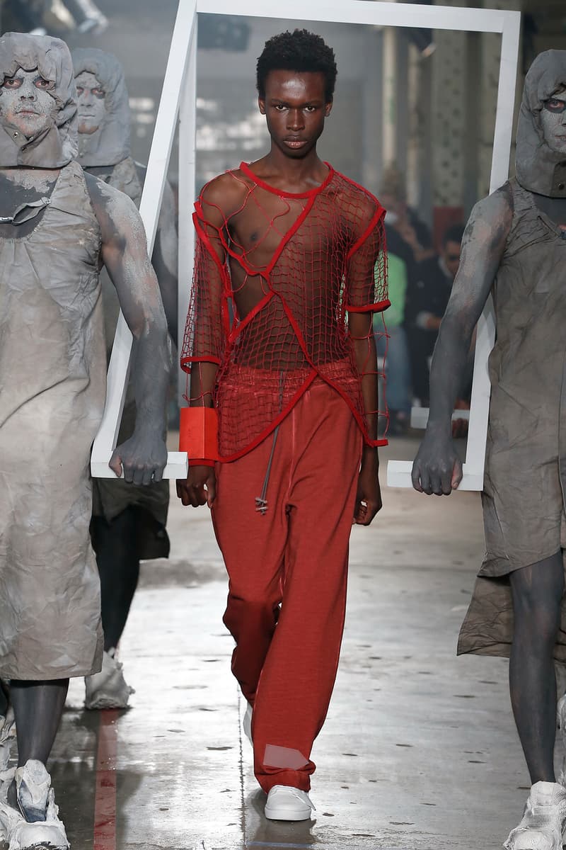 エキセントリックな演出で会場を熱気に包んだ A-COLD-WALL* 2019年春夏コレクション 〈Rick Owens〉風のレイヤードアイテムや〈Nike〉とタッグを組んだ石膏顔のデザインスニーカーが登場 doublet ダブレット LVMH Prize 2018 Samuel Ross サミュエル・ロス A-COLD-WALL* ア・コールド・ウォール ロンドン 2019年春夏コレクション Virgil Abloh ヴァージル・アブロー Off-White™ オフホワイト Rick Owens リック・オウエンス Nike ナイキ HYPEBEAST ハイプビースト