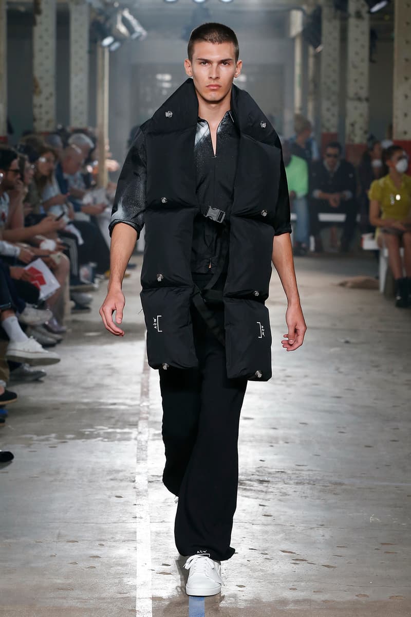 エキセントリックな演出で会場を熱気に包んだ A-COLD-WALL* 2019年春夏コレクション 〈Rick Owens〉風のレイヤードアイテムや〈Nike〉とタッグを組んだ石膏顔のデザインスニーカーが登場 doublet ダブレット LVMH Prize 2018 Samuel Ross サミュエル・ロス A-COLD-WALL* ア・コールド・ウォール ロンドン 2019年春夏コレクション Virgil Abloh ヴァージル・アブロー Off-White™ オフホワイト Rick Owens リック・オウエンス Nike ナイキ HYPEBEAST ハイプビースト