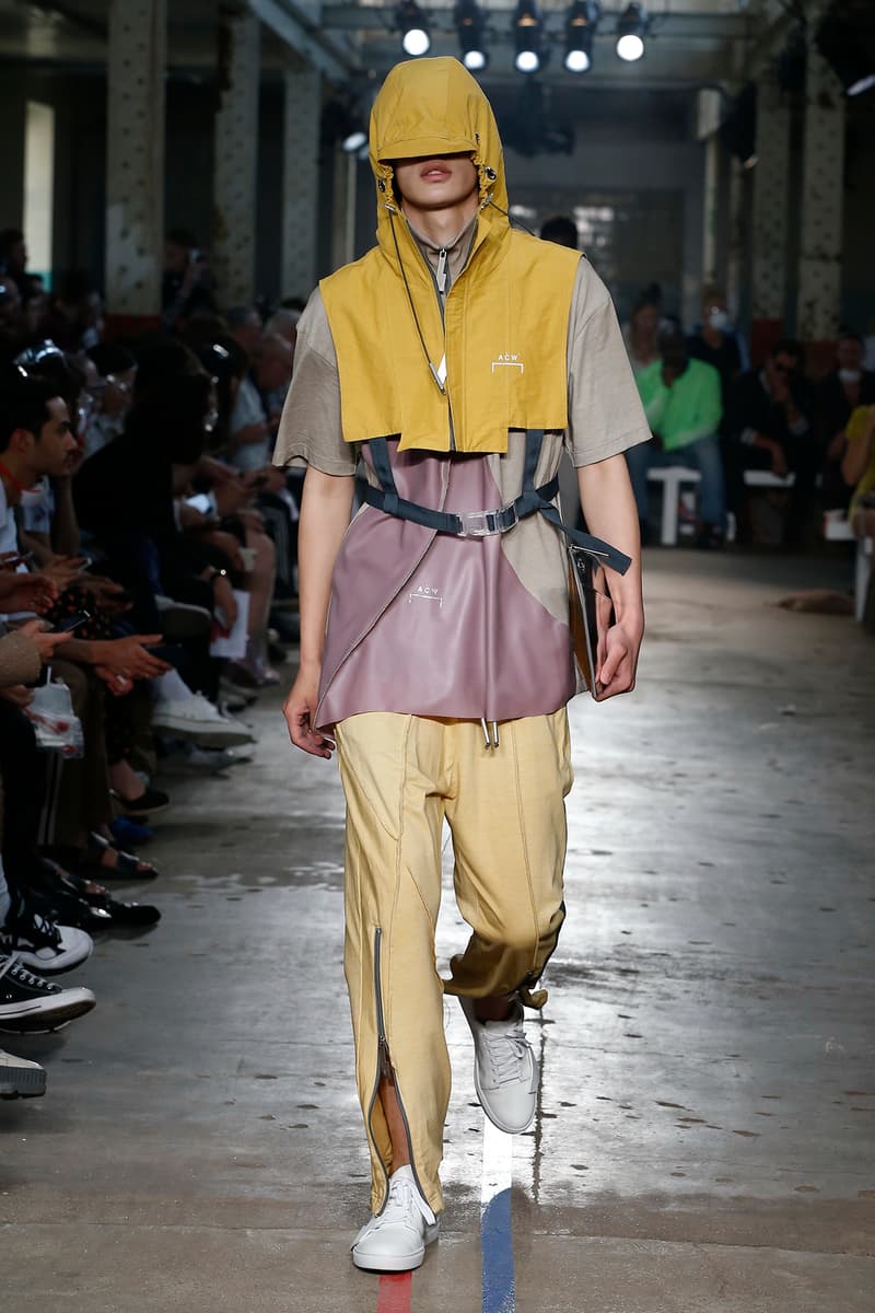 エキセントリックな演出で会場を熱気に包んだ A-COLD-WALL* 2019年春夏コレクション 〈Rick Owens〉風のレイヤードアイテムや〈Nike〉とタッグを組んだ石膏顔のデザインスニーカーが登場 doublet ダブレット LVMH Prize 2018 Samuel Ross サミュエル・ロス A-COLD-WALL* ア・コールド・ウォール ロンドン 2019年春夏コレクション Virgil Abloh ヴァージル・アブロー Off-White™ オフホワイト Rick Owens リック・オウエンス Nike ナイキ HYPEBEAST ハイプビースト