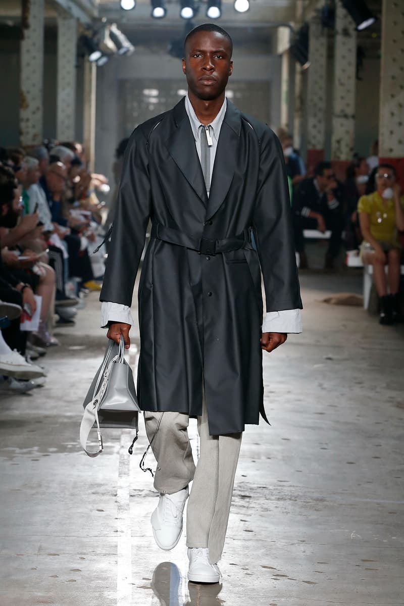 エキセントリックな演出で会場を熱気に包んだ A-COLD-WALL* 2019年春夏コレクション 〈Rick Owens〉風のレイヤードアイテムや〈Nike〉とタッグを組んだ石膏顔のデザインスニーカーが登場 doublet ダブレット LVMH Prize 2018 Samuel Ross サミュエル・ロス A-COLD-WALL* ア・コールド・ウォール ロンドン 2019年春夏コレクション Virgil Abloh ヴァージル・アブロー Off-White™ オフホワイト Rick Owens リック・オウエンス Nike ナイキ HYPEBEAST ハイプビースト