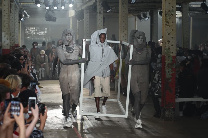 エキセントリックな演出で会場を熱気に包んだ A-COLD-WALL* 2019年春夏コレクション 〈Rick Owens〉風のレイヤードアイテムや〈Nike〉とタッグを組んだ石膏顔のデザインスニーカーが登場 doublet ダブレット LVMH Prize 2018 Samuel Ross サミュエル・ロス A-COLD-WALL* ア・コールド・ウォール ロンドン 2019年春夏コレクション Virgil Abloh ヴァージル・アブロー Off-White™ オフホワイト Rick Owens リック・オウエンス Nike ナイキ HYPEBEAST ハイプビースト
