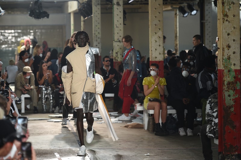 エキセントリックな演出で会場を熱気に包んだ A-COLD-WALL* 2019年春夏コレクション 〈Rick Owens〉風のレイヤードアイテムや〈Nike〉とタッグを組んだ石膏顔のデザインスニーカーが登場 doublet ダブレット LVMH Prize 2018 Samuel Ross サミュエル・ロス A-COLD-WALL* ア・コールド・ウォール ロンドン 2019年春夏コレクション Virgil Abloh ヴァージル・アブロー Off-White™ オフホワイト Rick Owens リック・オウエンス Nike ナイキ HYPEBEAST ハイプビースト