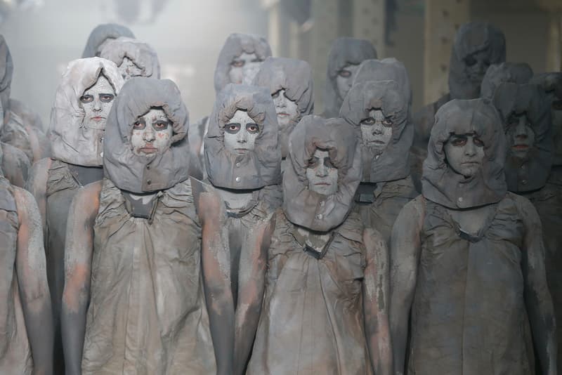 エキセントリックな演出で会場を熱気に包んだ A-COLD-WALL* 2019年春夏コレクション 〈Rick Owens〉風のレイヤードアイテムや〈Nike〉とタッグを組んだ石膏顔のデザインスニーカーが登場 doublet ダブレット LVMH Prize 2018 Samuel Ross サミュエル・ロス A-COLD-WALL* ア・コールド・ウォール ロンドン 2019年春夏コレクション Virgil Abloh ヴァージル・アブロー Off-White™ オフホワイト Rick Owens リック・オウエンス Nike ナイキ HYPEBEAST ハイプビースト