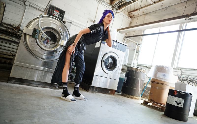 adidas Originals by Alexander Wang “Season 3” 最後のデリバリー情報が解禁 反抗的なスピリットと既存概念から逸脱したアプローチでクラシックな〈adidas〉のアイコンを再構築する今季の集大成 〈adidas Originals(アディダス オリジナルス)〉が展開するデザイナーコラボの中でもRaf Simons(ラフ・シモンズ)に匹敵する人気を誇る〈adidas Originals by Alexander Wang(アディダス オリジナルス バイ アレキサンダー ワン)〉の最新コレクション“Season 3”は、⼯場での検品作業をテーマに、質管理基準や出荷不良品などのアイディアをモチーフにクラシックな〈adidas〉のアイコンを再構築してきた。今季最後のリリースとなるDrop 3は、レディースアイテムを含む全16型で構成。ボックスフィットにカットされたハーフジップのAW Windbreakerは、袖に沿って内側と外側に⼊った3ストライプスが特徴で、Vネックのプラクティスシャツを再解釈したショートスリーブは、ウォッシュ加⼯のプロセスの際に起こりうるシワや縮みなどの失敗をコレクションの要素に取り⼊れたシーズンコンセプトを体現する仕上がりとなっている。 Haley Wollens(ハーレー・ウーレンズ)がスタイリングを、Brianna Capozzi(ブリアンナ・カポッツィ)が撮影を務めたキャンペーンビジュアルは、産業⽤のコインランドリー内を舞台に、反抗的なスピリットと古い伝統や概念にとらわれることないアプローチを色濃く表現。〈adidas Originals by Alexander Wang〉の“Season 3”を締めくくるラストデリバリーは、6⽉23⽇(⼟)より『アディダス オリジナルス フラッグシップストア トウキョウ』、『アレキサンダー ワン⻘⼭店』およびオンラインにて発売開始だ。 あわせて、アメリカへの“愛”を表現した〈Alexander Wang〉の最新コレクションに迫るバックステージレポートもお見逃しなく。
