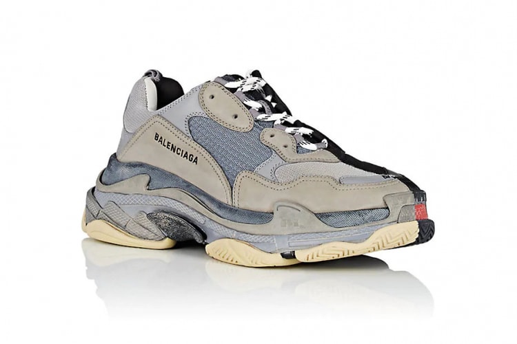 Balenciaga が2色のアッパーを融合させた Triple S “Half & Half” モデルを発表