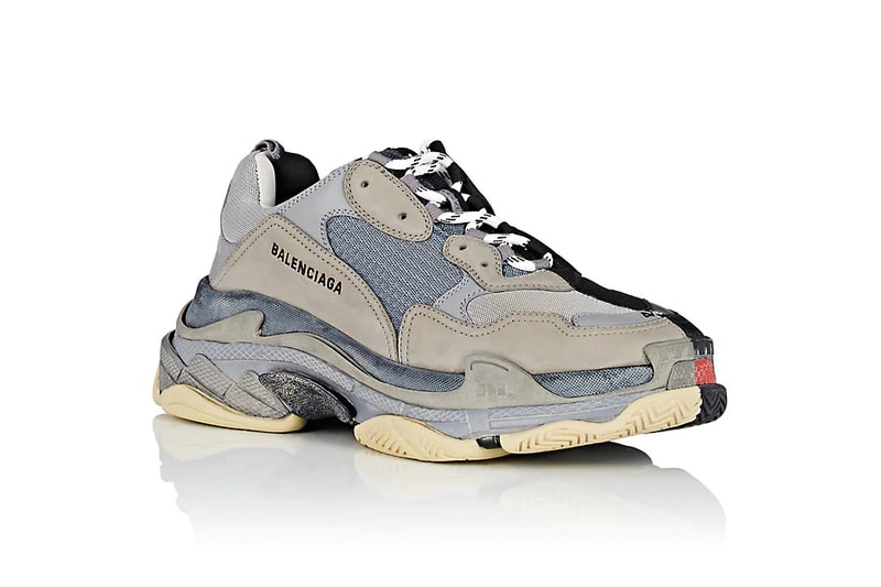 Balenciaga が2色のアッパーを融合させた Triple S “Half&Half” モデルを発表 Air Jordan 1“Homage to Home”を連想させるデムナらしい秀逸なデザインスニーカーが誕生 ダッドスニーカー Balenciaga バレンシアガ Triple S Demna Gvasalia デムナ・ヴァザリア Barneys New York Nike ナイキ Air Jordan 1 “Homage to Home” 50:50 HYPEBEAST ハイプビースト