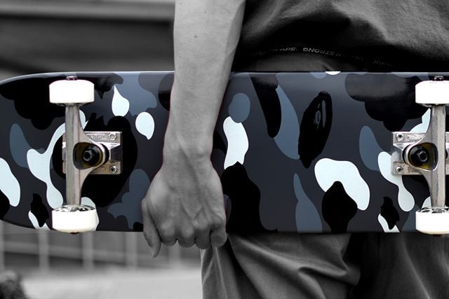 BAPE®️よりアーバンな雰囲気漂う蓄光仕様のスケートデッキが登場 HYPEBEAST ハイプビースト ベイプ 