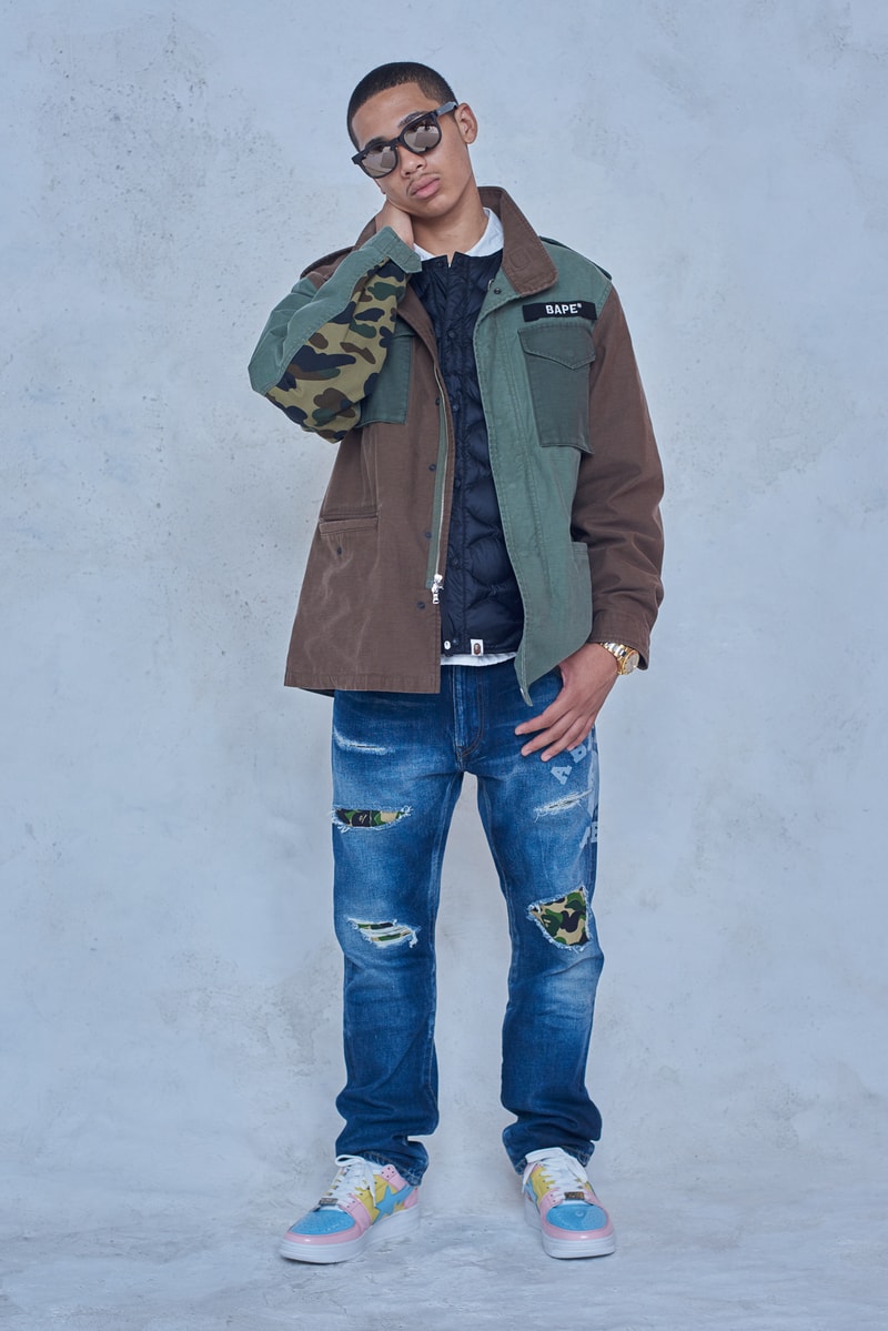 今年で設立25周年を迎える BAPE®️ が2018年秋冬シーズンのルックブックを公開 アウターからスニーカーまで、裏原生まれの〈BAPE®️〉らしい幅と懐の深さ、そして遊びを感じさせる完成度の高いコレクションがお披露目 今年で設立25周年を迎えたストリートシーンのリーディングブランド〈BAPE®️（ベイプ）〉より、2018年秋冬シーズンのルックブックが到着した。秋冬シーズンということもあり、今季はアウターウェアが充実。同時に、東京は裏原生まれの〈BAPE®️〉のDNAを象徴するかの如く、スポーツウェアからミリタリー、ワークウェアまで、幅と懐の深さを感じさせるラインアップとなっている。  その中でも一際目に止まるのが、トラックスーツや1ST CAMOのアノラック、2本のストライプを配したバスケジャージ、ベンチコートなどを組み合わせたスポーツルック。だが、その足元を飾るパイソン素材や星型モチーフを2連で配置したBAPE STAなど、各種スニーカーも既存のものにはない新たなアイディアが落とし込まれている点も見逃し難い。一方のミリタリー/ワークウェアも切り返しのカバーオールやベストなど、主役級のアイテムが豊富に揃う。  その他で特筆すべきは、ハッシュタグTシャツ、贅沢なAPE HEADのチャームを吊るしたチェーンネックレス、虎刺繍のキャップなどだろうか。〈A BATHING APE®〉の2018年秋冬コレクションは、7月7日（土）より全国の正規取扱い店舗にて発売開始。リリースに備えて、上のフォトギャラリーから今季のコンセプトを色濃く反映したルックブックに目を通し、Cop or Dropを済ませておこう。  ちなみに、新柄“シティズカモ”をキーデザインに据えた25周年プロジェクト“BAPE XXV”もお見逃しなく。