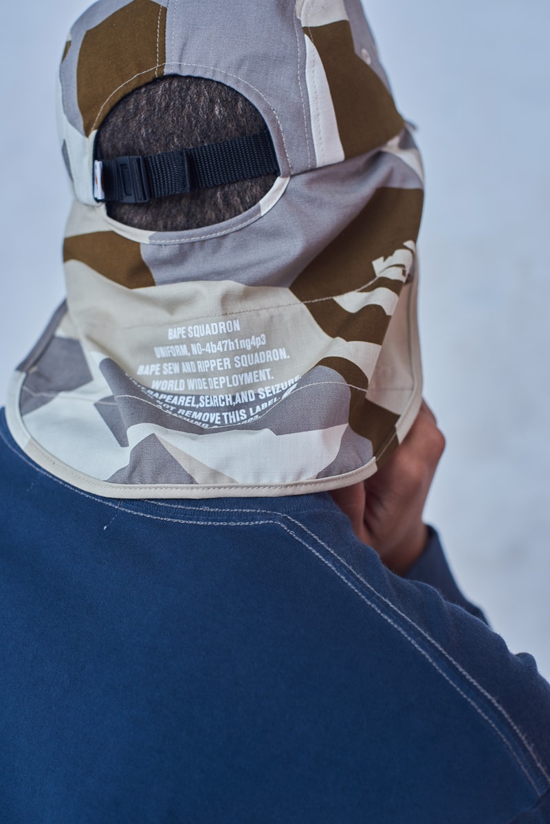 今年で設立25周年を迎える BAPE®️ が2018年秋冬シーズンのルックブックを公開 アウターからスニーカーまで、裏原生まれの〈BAPE®️〉らしい幅と懐の深さ、そして遊びを感じさせる完成度の高いコレクションがお披露目 今年で設立25周年を迎えたストリートシーンのリーディングブランド〈BAPE®️（ベイプ）〉より、2018年秋冬シーズンのルックブックが到着した。秋冬シーズンということもあり、今季はアウターウェアが充実。同時に、東京は裏原生まれの〈BAPE®️〉のDNAを象徴するかの如く、スポーツウェアからミリタリー、ワークウェアまで、幅と懐の深さを感じさせるラインアップとなっている。  その中でも一際目に止まるのが、トラックスーツや1ST CAMOのアノラック、2本のストライプを配したバスケジャージ、ベンチコートなどを組み合わせたスポーツルック。だが、その足元を飾るパイソン素材や星型モチーフを2連で配置したBAPE STAなど、各種スニーカーも既存のものにはない新たなアイディアが落とし込まれている点も見逃し難い。一方のミリタリー/ワークウェアも切り返しのカバーオールやベストなど、主役級のアイテムが豊富に揃う。  その他で特筆すべきは、ハッシュタグTシャツ、贅沢なAPE HEADのチャームを吊るしたチェーンネックレス、虎刺繍のキャップなどだろうか。〈A BATHING APE®〉の2018年秋冬コレクションは、7月7日（土）より全国の正規取扱い店舗にて発売開始。リリースに備えて、上のフォトギャラリーから今季のコンセプトを色濃く反映したルックブックに目を通し、Cop or Dropを済ませておこう。  ちなみに、新柄“シティズカモ”をキーデザインに据えた25周年プロジェクト“BAPE XXV”もお見逃しなく。