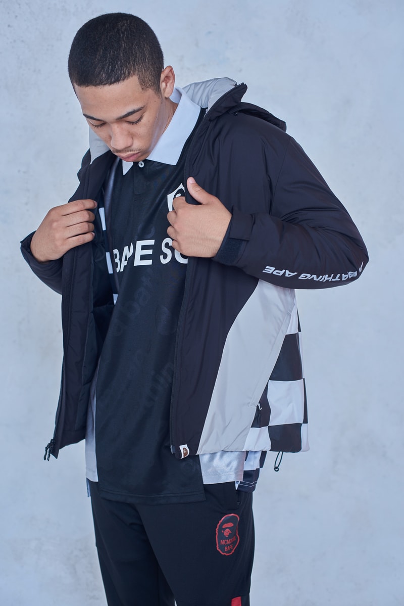 今年で設立25周年を迎える BAPE®️ が2018年秋冬シーズンのルックブックを公開 アウターからスニーカーまで、裏原生まれの〈BAPE®️〉らしい幅と懐の深さ、そして遊びを感じさせる完成度の高いコレクションがお披露目 今年で設立25周年を迎えたストリートシーンのリーディングブランド〈BAPE®️（ベイプ）〉より、2018年秋冬シーズンのルックブックが到着した。秋冬シーズンということもあり、今季はアウターウェアが充実。同時に、東京は裏原生まれの〈BAPE®️〉のDNAを象徴するかの如く、スポーツウェアからミリタリー、ワークウェアまで、幅と懐の深さを感じさせるラインアップとなっている。  その中でも一際目に止まるのが、トラックスーツや1ST CAMOのアノラック、2本のストライプを配したバスケジャージ、ベンチコートなどを組み合わせたスポーツルック。だが、その足元を飾るパイソン素材や星型モチーフを2連で配置したBAPE STAなど、各種スニーカーも既存のものにはない新たなアイディアが落とし込まれている点も見逃し難い。一方のミリタリー/ワークウェアも切り返しのカバーオールやベストなど、主役級のアイテムが豊富に揃う。  その他で特筆すべきは、ハッシュタグTシャツ、贅沢なAPE HEADのチャームを吊るしたチェーンネックレス、虎刺繍のキャップなどだろうか。〈A BATHING APE®〉の2018年秋冬コレクションは、7月7日（土）より全国の正規取扱い店舗にて発売開始。リリースに備えて、上のフォトギャラリーから今季のコンセプトを色濃く反映したルックブックに目を通し、Cop or Dropを済ませておこう。  ちなみに、新柄“シティズカモ”をキーデザインに据えた25周年プロジェクト“BAPE XXV”もお見逃しなく。