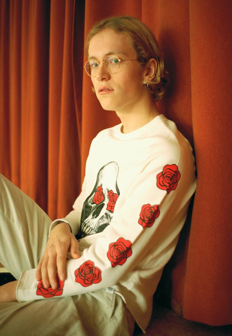 本島も梅雨入りし、本格的な夏の到来がすぐそこまで迫っているこのタイミングで、クリーンな中に独特の着崩しで不良性を表現する〈BEDWIN & THE HEARTBREAKERS（ベドウィン アンド ザ ハートブレイカーズ）〉が2018年夏のスポットコレクションを発表。今回はデンマーク・コペンハーゲンに拠点を置くデザインエージェンシー「Force of Nature」の主宰、Mads Jonassen（マッズ・ヨナンセ）をパートナーに招聘した。〈adidas（アディダス）〉、PlayStation（プレイステーション）、「Red Bull（レッドブル）」といった大手クライアントとの仕事の傍ら、クラシックなグラフィックスタイルをベースに映画業界でもその才能を発揮してきたMadsだが、今回のコレクションでは彼が今伝えたいメッセージを〈BEDWIN〉のプロダクトに落とし込んでいる。  渡辺真史が手がける東京ストリートレーベルの2018年夏スポットコレクションは、6月14日（木）より発売開始。また、当日は『The Heartbreakers』にてMadsを招いたローンチパーティーの開催も予定しているようなので、気になる方はこちらから詳細に目を通してみてはいかがだろうか。  〈SAYHELLO（セイハロー）〉のサマーコレクションや、『HYPEBEAST』限定で公開した〈FACETASM（ファセッタズム）〉の最新ファッションストーリーなど、その他のファッションニュースもお見逃しなく。 BEDWIN & THE HEARTBREAKERS が2018年夏のスポットコレクションを発表 HYPEBEAST