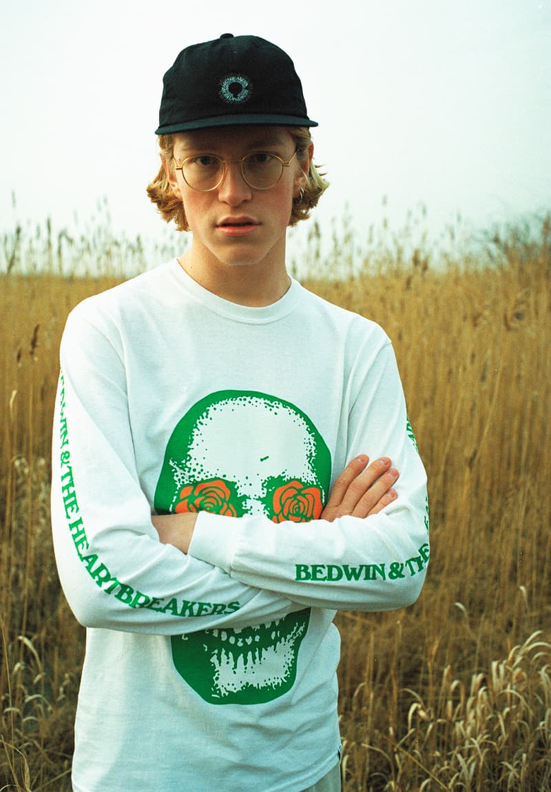 本島も梅雨入りし、本格的な夏の到来がすぐそこまで迫っているこのタイミングで、クリーンな中に独特の着崩しで不良性を表現する〈BEDWIN & THE HEARTBREAKERS（ベドウィン アンド ザ ハートブレイカーズ）〉が2018年夏のスポットコレクションを発表。今回はデンマーク・コペンハーゲンに拠点を置くデザインエージェンシー「Force of Nature」の主宰、Mads Jonassen（マッズ・ヨナンセ）をパートナーに招聘した。〈adidas（アディダス）〉、PlayStation（プレイステーション）、「Red Bull（レッドブル）」といった大手クライアントとの仕事の傍ら、クラシックなグラフィックスタイルをベースに映画業界でもその才能を発揮してきたMadsだが、今回のコレクションでは彼が今伝えたいメッセージを〈BEDWIN〉のプロダクトに落とし込んでいる。  渡辺真史が手がける東京ストリートレーベルの2018年夏スポットコレクションは、6月14日（木）より発売開始。また、当日は『The Heartbreakers』にてMadsを招いたローンチパーティーの開催も予定しているようなので、気になる方はこちらから詳細に目を通してみてはいかがだろうか。  〈SAYHELLO（セイハロー）〉のサマーコレクションや、『HYPEBEAST』限定で公開した〈FACETASM（ファセッタズム）〉の最新ファッションストーリーなど、その他のファッションニュースもお見逃しなく。 BEDWIN & THE HEARTBREAKERS が2018年夏のスポットコレクションを発表 HYPEBEAST