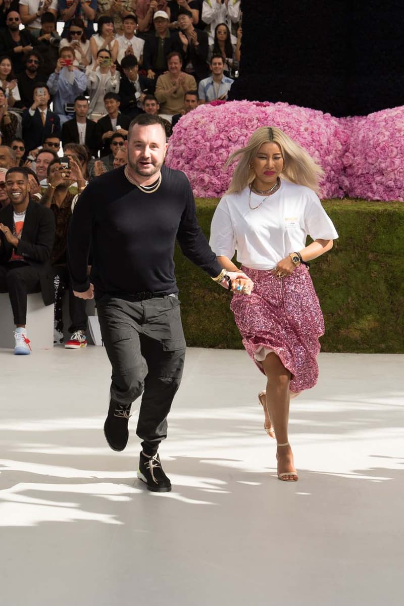 キム・ジョーンズのデザイン美学を証明した Dior Homme 2019年春夏コレクション 〈ALYX〉を手がけるマシュー・ウィリアムズ、著名イギリス人帽子デザイナー、KAWSが参画 Kim Jones キム・ジョーンズ YOON ユン Dior Homme ディオール オム ギャルド・レピュブリケーヌ 2019年春夏コレクション KAWS カウズ BFFコンパニオン Louis Vuitton ルイ・ヴィトン Virgil Abloh ヴァージル・アブロー Karl Lagerfeld カール・ラガーフェルド sacai サカイ 阿部千登勢 UNDERCOVER アンダーカバー 高橋盾 A$AP Rocky エイサップ・ロッキー Kate Moss ケイト・モス Victoria Beckham ヴィクトリア・ベッカム Prince of Nikolai ニコライ王子 ALYX アリクス Stephen Jones スティーブン・ジョーンズ HYPEBEAST ハイプビースト