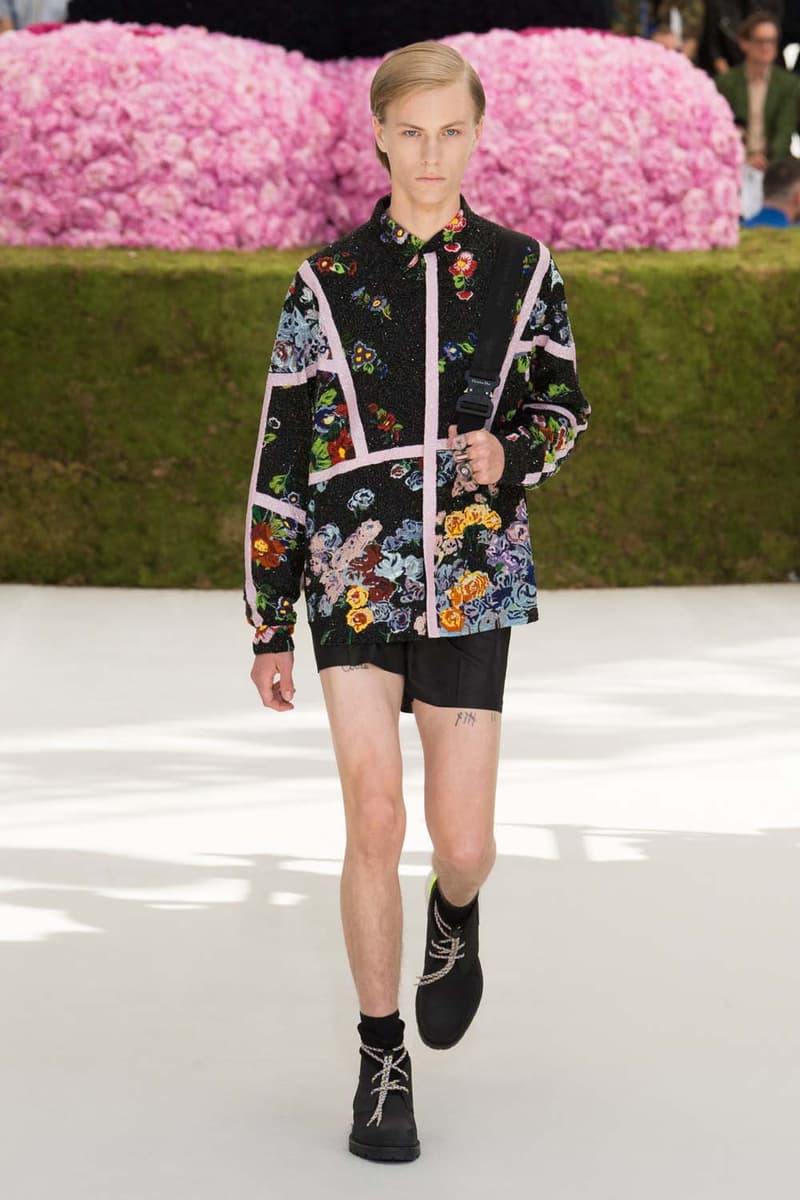 キム・ジョーンズのデザイン美学を証明した Dior Homme 2019年春夏コレクション 〈ALYX〉を手がけるマシュー・ウィリアムズ、著名イギリス人帽子デザイナー、KAWSが参画 Kim Jones キム・ジョーンズ YOON ユン Dior Homme ディオール オム ギャルド・レピュブリケーヌ 2019年春夏コレクション KAWS カウズ BFFコンパニオン Louis Vuitton ルイ・ヴィトン Virgil Abloh ヴァージル・アブロー Karl Lagerfeld カール・ラガーフェルド sacai サカイ 阿部千登勢 UNDERCOVER アンダーカバー 高橋盾 A$AP Rocky エイサップ・ロッキー Kate Moss ケイト・モス Victoria Beckham ヴィクトリア・ベッカム Prince of Nikolai ニコライ王子 ALYX アリクス Stephen Jones スティーブン・ジョーンズ HYPEBEAST ハイプビースト