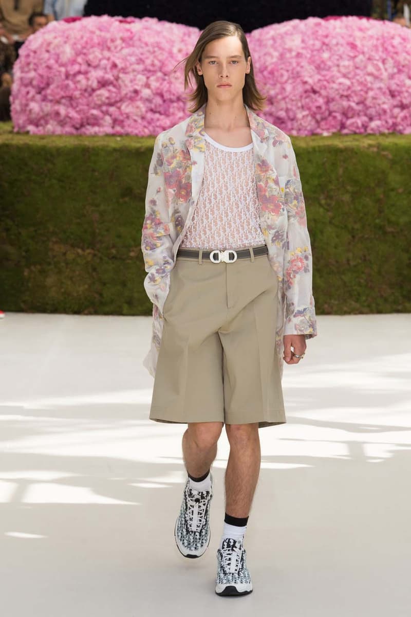 キム・ジョーンズのデザイン美学を証明した Dior Homme 2019年春夏コレクション 〈ALYX〉を手がけるマシュー・ウィリアムズ、著名イギリス人帽子デザイナー、KAWSが参画 Kim Jones キム・ジョーンズ YOON ユン Dior Homme ディオール オム ギャルド・レピュブリケーヌ 2019年春夏コレクション KAWS カウズ BFFコンパニオン Louis Vuitton ルイ・ヴィトン Virgil Abloh ヴァージル・アブロー Karl Lagerfeld カール・ラガーフェルド sacai サカイ 阿部千登勢 UNDERCOVER アンダーカバー 高橋盾 A$AP Rocky エイサップ・ロッキー Kate Moss ケイト・モス Victoria Beckham ヴィクトリア・ベッカム Prince of Nikolai ニコライ王子 ALYX アリクス Stephen Jones スティーブン・ジョーンズ HYPEBEAST ハイプビースト