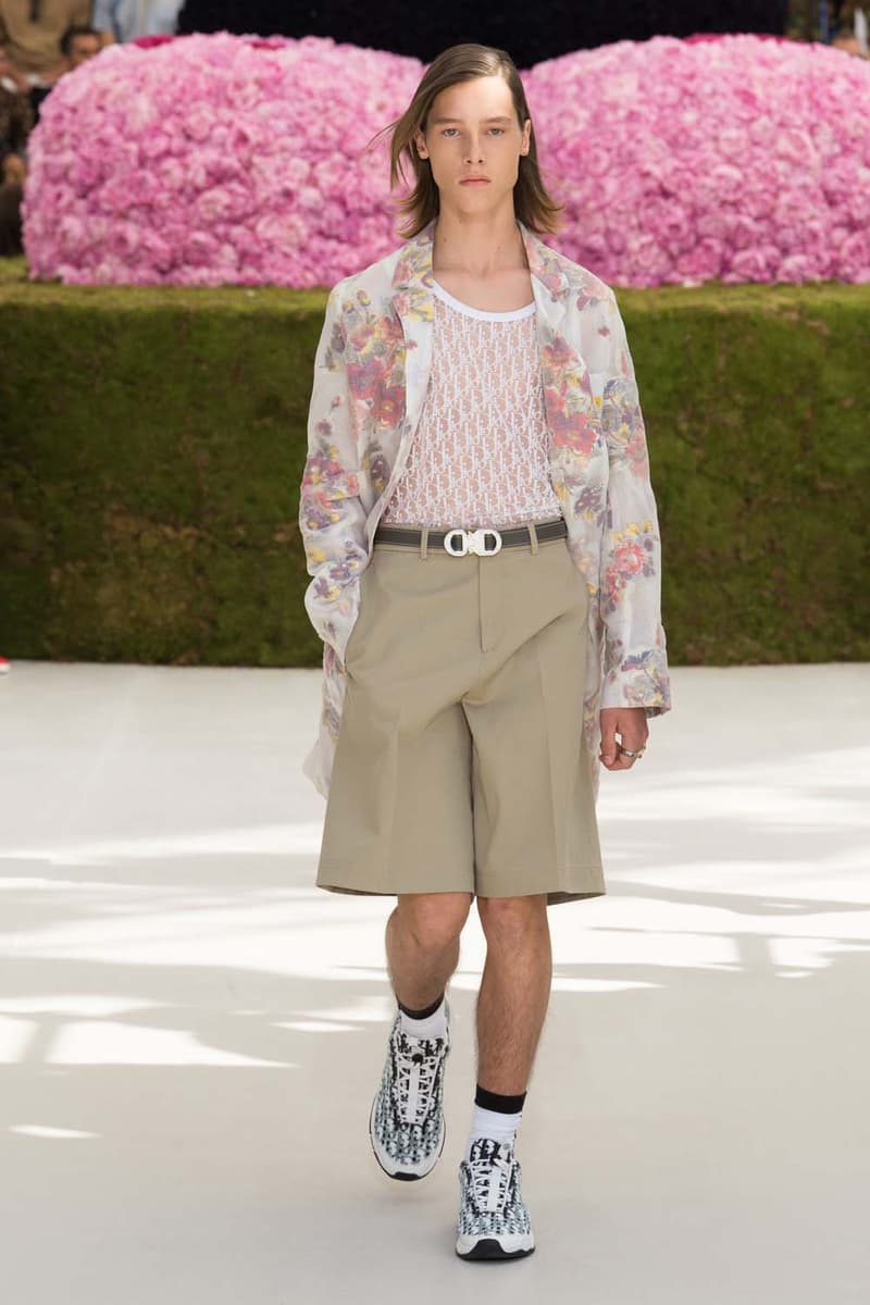 キム・ジョーンズのデザイン美学を証明した Dior Homme 2019年春夏コレクション 〈ALYX〉を手がけるマシュー・ウィリアムズ、著名イギリス人帽子デザイナー、KAWSが参画 Kim Jones キム・ジョーンズ YOON ユン Dior Homme ディオール オム ギャルド・レピュブリケーヌ 2019年春夏コレクション KAWS カウズ BFFコンパニオン Louis Vuitton ルイ・ヴィトン Virgil Abloh ヴァージル・アブロー Karl Lagerfeld カール・ラガーフェルド sacai サカイ 阿部千登勢 UNDERCOVER アンダーカバー 高橋盾 A$AP Rocky エイサップ・ロッキー Kate Moss ケイト・モス Victoria Beckham ヴィクトリア・ベッカム Prince of Nikolai ニコライ王子 ALYX アリクス Stephen Jones スティーブン・ジョーンズ HYPEBEAST ハイプビースト