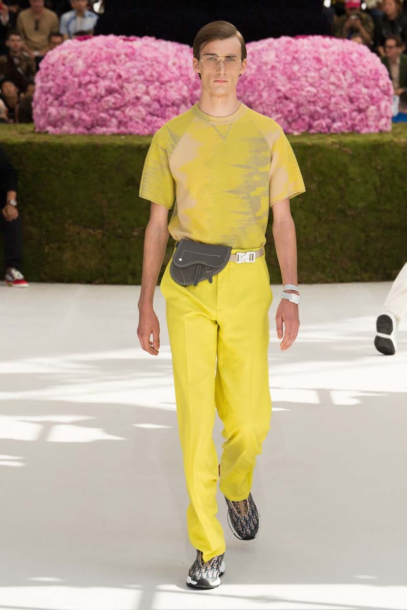 キム・ジョーンズのデザイン美学を証明した Dior Homme 2019年春夏コレクション 〈ALYX〉を手がけるマシュー・ウィリアムズ、著名イギリス人帽子デザイナー、KAWSが参画 Kim Jones キム・ジョーンズ YOON ユン Dior Homme ディオール オム ギャルド・レピュブリケーヌ 2019年春夏コレクション KAWS カウズ BFFコンパニオン Louis Vuitton ルイ・ヴィトン Virgil Abloh ヴァージル・アブロー Karl Lagerfeld カール・ラガーフェルド sacai サカイ 阿部千登勢 UNDERCOVER アンダーカバー 高橋盾 A$AP Rocky エイサップ・ロッキー Kate Moss ケイト・モス Victoria Beckham ヴィクトリア・ベッカム Prince of Nikolai ニコライ王子 ALYX アリクス Stephen Jones スティーブン・ジョーンズ HYPEBEAST ハイプビースト