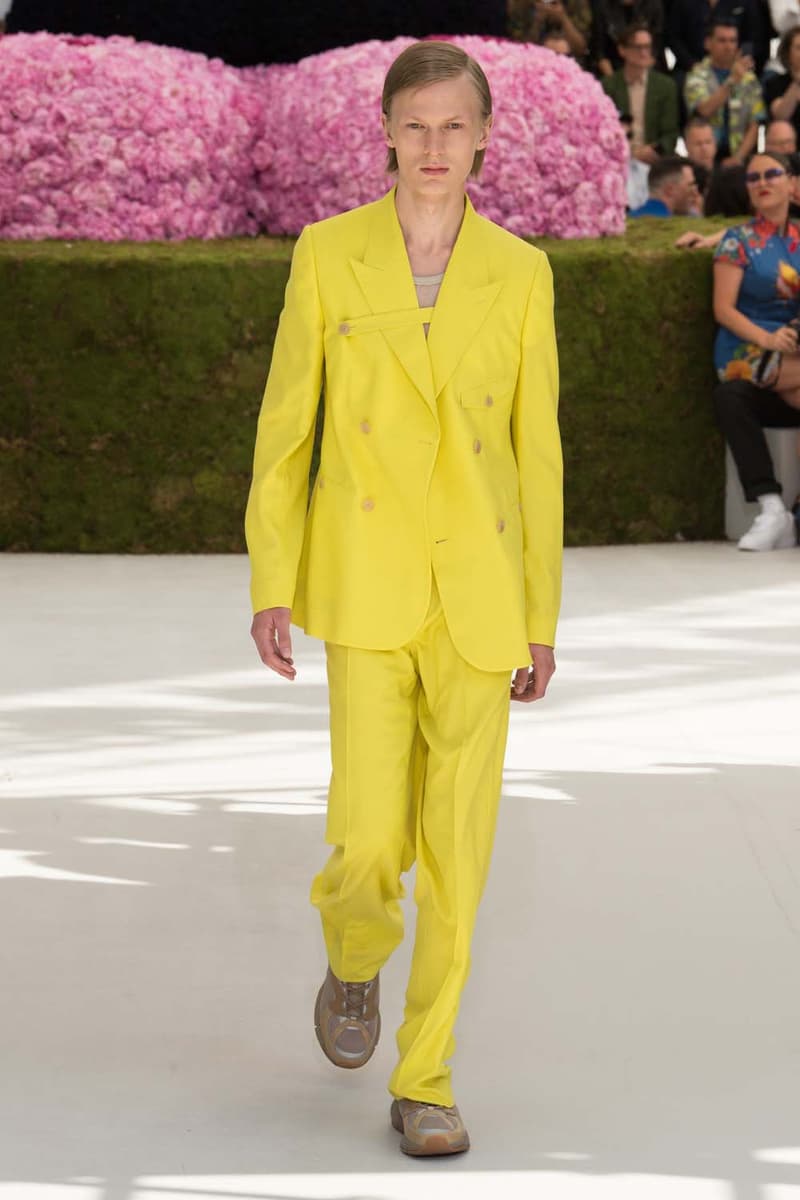キム・ジョーンズのデザイン美学を証明した Dior Homme 2019年春夏コレクション 〈ALYX〉を手がけるマシュー・ウィリアムズ、著名イギリス人帽子デザイナー、KAWSが参画 Kim Jones キム・ジョーンズ YOON ユン Dior Homme ディオール オム ギャルド・レピュブリケーヌ 2019年春夏コレクション KAWS カウズ BFFコンパニオン Louis Vuitton ルイ・ヴィトン Virgil Abloh ヴァージル・アブロー Karl Lagerfeld カール・ラガーフェルド sacai サカイ 阿部千登勢 UNDERCOVER アンダーカバー 高橋盾 A$AP Rocky エイサップ・ロッキー Kate Moss ケイト・モス Victoria Beckham ヴィクトリア・ベッカム Prince of Nikolai ニコライ王子 ALYX アリクス Stephen Jones スティーブン・ジョーンズ HYPEBEAST ハイプビースト