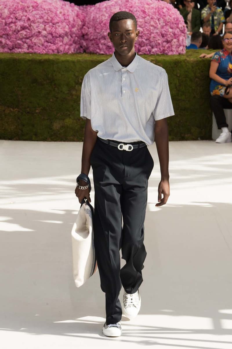 キム・ジョーンズのデザイン美学を証明した Dior Homme 2019年春夏コレクション 〈ALYX〉を手がけるマシュー・ウィリアムズ、著名イギリス人帽子デザイナー、KAWSが参画 Kim Jones キム・ジョーンズ YOON ユン Dior Homme ディオール オム ギャルド・レピュブリケーヌ 2019年春夏コレクション KAWS カウズ BFFコンパニオン Louis Vuitton ルイ・ヴィトン Virgil Abloh ヴァージル・アブロー Karl Lagerfeld カール・ラガーフェルド sacai サカイ 阿部千登勢 UNDERCOVER アンダーカバー 高橋盾 A$AP Rocky エイサップ・ロッキー Kate Moss ケイト・モス Victoria Beckham ヴィクトリア・ベッカム Prince of Nikolai ニコライ王子 ALYX アリクス Stephen Jones スティーブン・ジョーンズ HYPEBEAST ハイプビースト