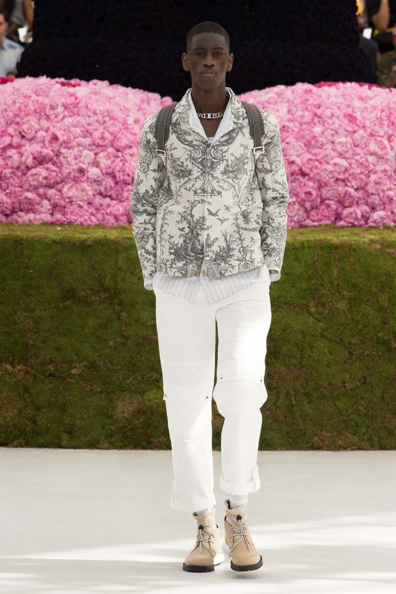キム・ジョーンズのデザイン美学を証明した Dior Homme 2019年春夏コレクション 〈ALYX〉を手がけるマシュー・ウィリアムズ、著名イギリス人帽子デザイナー、KAWSが参画 Kim Jones キム・ジョーンズ YOON ユン Dior Homme ディオール オム ギャルド・レピュブリケーヌ 2019年春夏コレクション KAWS カウズ BFFコンパニオン Louis Vuitton ルイ・ヴィトン Virgil Abloh ヴァージル・アブロー Karl Lagerfeld カール・ラガーフェルド sacai サカイ 阿部千登勢 UNDERCOVER アンダーカバー 高橋盾 A$AP Rocky エイサップ・ロッキー Kate Moss ケイト・モス Victoria Beckham ヴィクトリア・ベッカム Prince of Nikolai ニコライ王子 ALYX アリクス Stephen Jones スティーブン・ジョーンズ HYPEBEAST ハイプビースト