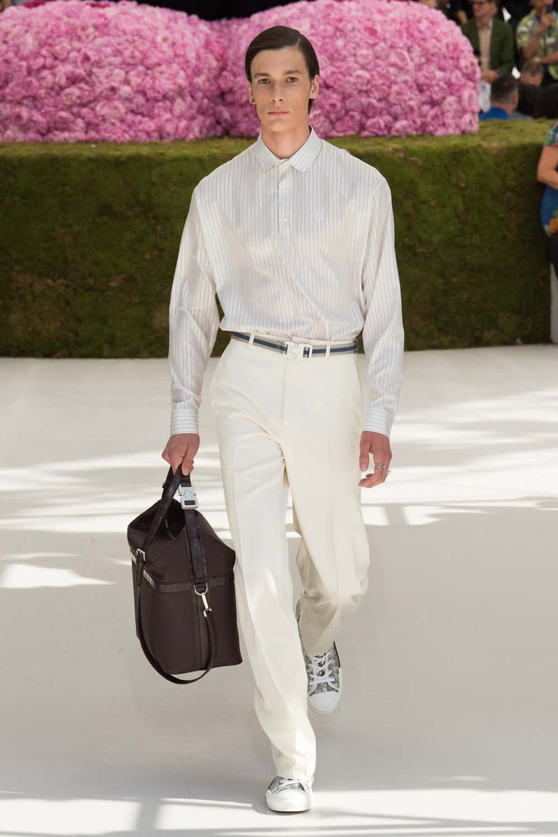 キム・ジョーンズのデザイン美学を証明した Dior Homme 2019年春夏コレクション 〈ALYX〉を手がけるマシュー・ウィリアムズ、著名イギリス人帽子デザイナー、KAWSが参画 Kim Jones キム・ジョーンズ YOON ユン Dior Homme ディオール オム ギャルド・レピュブリケーヌ 2019年春夏コレクション KAWS カウズ BFFコンパニオン Louis Vuitton ルイ・ヴィトン Virgil Abloh ヴァージル・アブロー Karl Lagerfeld カール・ラガーフェルド sacai サカイ 阿部千登勢 UNDERCOVER アンダーカバー 高橋盾 A$AP Rocky エイサップ・ロッキー Kate Moss ケイト・モス Victoria Beckham ヴィクトリア・ベッカム Prince of Nikolai ニコライ王子 ALYX アリクス Stephen Jones スティーブン・ジョーンズ HYPEBEAST ハイプビースト