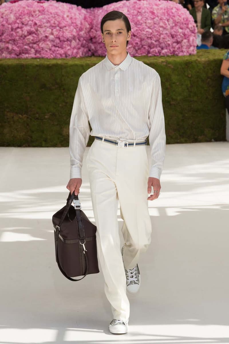 キム・ジョーンズのデザイン美学を証明した Dior Homme 2019年春夏コレクション 〈ALYX〉を手がけるマシュー・ウィリアムズ、著名イギリス人帽子デザイナー、KAWSが参画 Kim Jones キム・ジョーンズ YOON ユン Dior Homme ディオール オム ギャルド・レピュブリケーヌ 2019年春夏コレクション KAWS カウズ BFFコンパニオン Louis Vuitton ルイ・ヴィトン Virgil Abloh ヴァージル・アブロー Karl Lagerfeld カール・ラガーフェルド sacai サカイ 阿部千登勢 UNDERCOVER アンダーカバー 高橋盾 A$AP Rocky エイサップ・ロッキー Kate Moss ケイト・モス Victoria Beckham ヴィクトリア・ベッカム Prince of Nikolai ニコライ王子 ALYX アリクス Stephen Jones スティーブン・ジョーンズ HYPEBEAST ハイプビースト