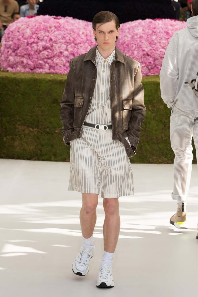 キム・ジョーンズのデザイン美学を証明した Dior Homme 2019年春夏コレクション 〈ALYX〉を手がけるマシュー・ウィリアムズ、著名イギリス人帽子デザイナー、KAWSが参画 Kim Jones キム・ジョーンズ YOON ユン Dior Homme ディオール オム ギャルド・レピュブリケーヌ 2019年春夏コレクション KAWS カウズ BFFコンパニオン Louis Vuitton ルイ・ヴィトン Virgil Abloh ヴァージル・アブロー Karl Lagerfeld カール・ラガーフェルド sacai サカイ 阿部千登勢 UNDERCOVER アンダーカバー 高橋盾 A$AP Rocky エイサップ・ロッキー Kate Moss ケイト・モス Victoria Beckham ヴィクトリア・ベッカム Prince of Nikolai ニコライ王子 ALYX アリクス Stephen Jones スティーブン・ジョーンズ HYPEBEAST ハイプビースト