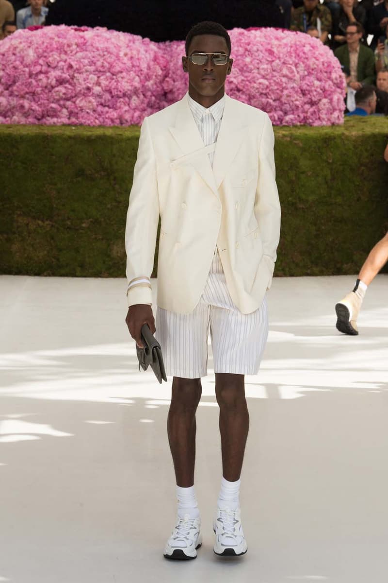 キム・ジョーンズのデザイン美学を証明した Dior Homme 2019年春夏コレクション 〈ALYX〉を手がけるマシュー・ウィリアムズ、著名イギリス人帽子デザイナー、KAWSが参画 Kim Jones キム・ジョーンズ YOON ユン Dior Homme ディオール オム ギャルド・レピュブリケーヌ 2019年春夏コレクション KAWS カウズ BFFコンパニオン Louis Vuitton ルイ・ヴィトン Virgil Abloh ヴァージル・アブロー Karl Lagerfeld カール・ラガーフェルド sacai サカイ 阿部千登勢 UNDERCOVER アンダーカバー 高橋盾 A$AP Rocky エイサップ・ロッキー Kate Moss ケイト・モス Victoria Beckham ヴィクトリア・ベッカム Prince of Nikolai ニコライ王子 ALYX アリクス Stephen Jones スティーブン・ジョーンズ HYPEBEAST ハイプビースト