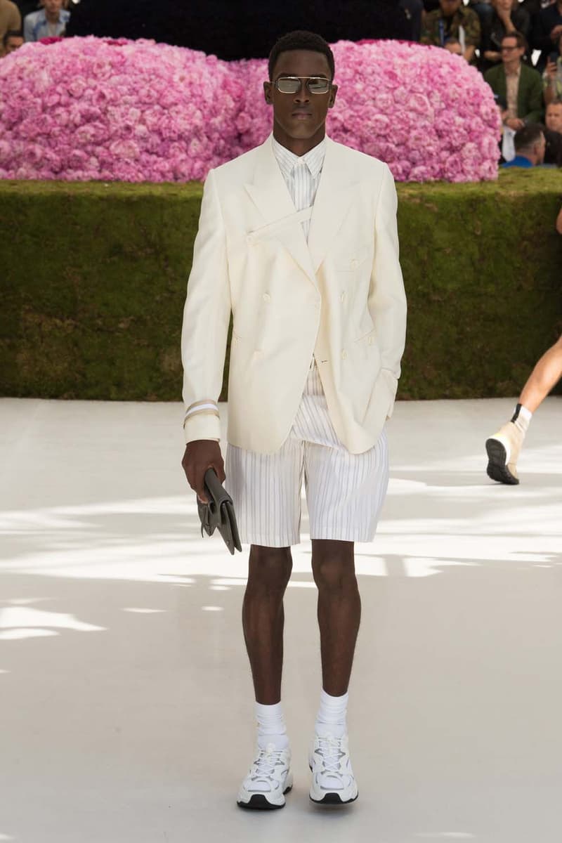 キム・ジョーンズのデザイン美学を証明した Dior Homme 2019年春夏コレクション 〈ALYX〉を手がけるマシュー・ウィリアムズ、著名イギリス人帽子デザイナー、KAWSが参画 Kim Jones キム・ジョーンズ YOON ユン Dior Homme ディオール オム ギャルド・レピュブリケーヌ 2019年春夏コレクション KAWS カウズ BFFコンパニオン Louis Vuitton ルイ・ヴィトン Virgil Abloh ヴァージル・アブロー Karl Lagerfeld カール・ラガーフェルド sacai サカイ 阿部千登勢 UNDERCOVER アンダーカバー 高橋盾 A$AP Rocky エイサップ・ロッキー Kate Moss ケイト・モス Victoria Beckham ヴィクトリア・ベッカム Prince of Nikolai ニコライ王子 ALYX アリクス Stephen Jones スティーブン・ジョーンズ HYPEBEAST ハイプビースト