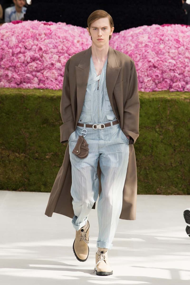 キム・ジョーンズのデザイン美学を証明した Dior Homme 2019年春夏コレクション 〈ALYX〉を手がけるマシュー・ウィリアムズ、著名イギリス人帽子デザイナー、KAWSが参画 Kim Jones キム・ジョーンズ YOON ユン Dior Homme ディオール オム ギャルド・レピュブリケーヌ 2019年春夏コレクション KAWS カウズ BFFコンパニオン Louis Vuitton ルイ・ヴィトン Virgil Abloh ヴァージル・アブロー Karl Lagerfeld カール・ラガーフェルド sacai サカイ 阿部千登勢 UNDERCOVER アンダーカバー 高橋盾 A$AP Rocky エイサップ・ロッキー Kate Moss ケイト・モス Victoria Beckham ヴィクトリア・ベッカム Prince of Nikolai ニコライ王子 ALYX アリクス Stephen Jones スティーブン・ジョーンズ HYPEBEAST ハイプビースト