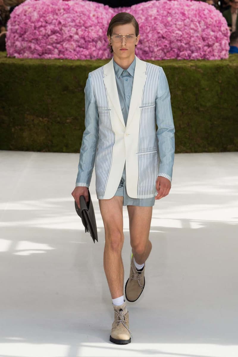 キム・ジョーンズのデザイン美学を証明した Dior Homme 2019年春夏コレクション 〈ALYX〉を手がけるマシュー・ウィリアムズ、著名イギリス人帽子デザイナー、KAWSが参画 Kim Jones キム・ジョーンズ YOON ユン Dior Homme ディオール オム ギャルド・レピュブリケーヌ 2019年春夏コレクション KAWS カウズ BFFコンパニオン Louis Vuitton ルイ・ヴィトン Virgil Abloh ヴァージル・アブロー Karl Lagerfeld カール・ラガーフェルド sacai サカイ 阿部千登勢 UNDERCOVER アンダーカバー 高橋盾 A$AP Rocky エイサップ・ロッキー Kate Moss ケイト・モス Victoria Beckham ヴィクトリア・ベッカム Prince of Nikolai ニコライ王子 ALYX アリクス Stephen Jones スティーブン・ジョーンズ HYPEBEAST ハイプビースト