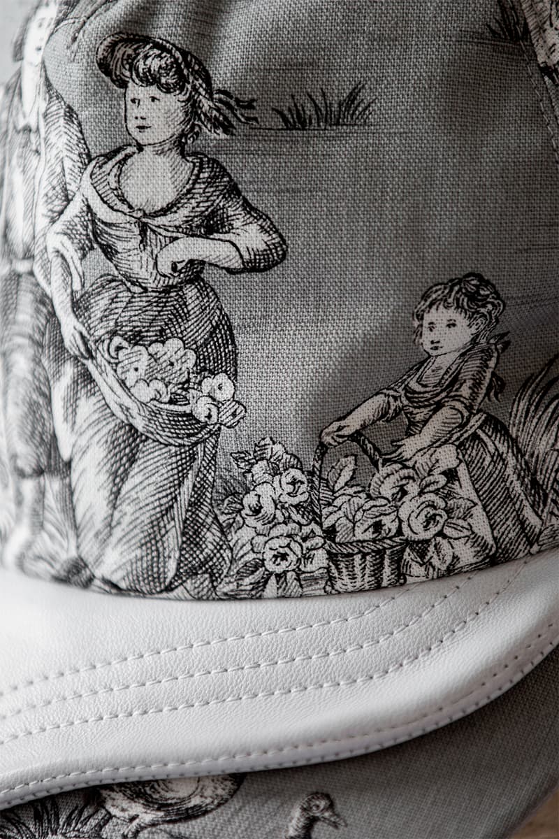 帽子界の巨匠スティーブン・ジョーンズが手がけた Dior 新作ヘッドピースに迫るショートクリップを独占公開 インスピレーション源や〈ALYX〉製バックルの原画といったここでしか見れない裏側を今すぐチェック Monsieur Dior ムッシュ ディオール Kim Jones キム・ジョーンズ Dior ディオール KAWS カウズ BFFコンパニオン Stephen Jones スティーブン・ジョーンズ ヘッドピース John Galliano ジョン・ガリアーノ ALYX アリクス Matthew M. Williams マシュー・ウィリアムズ HYPEBEAST ハイプビースト