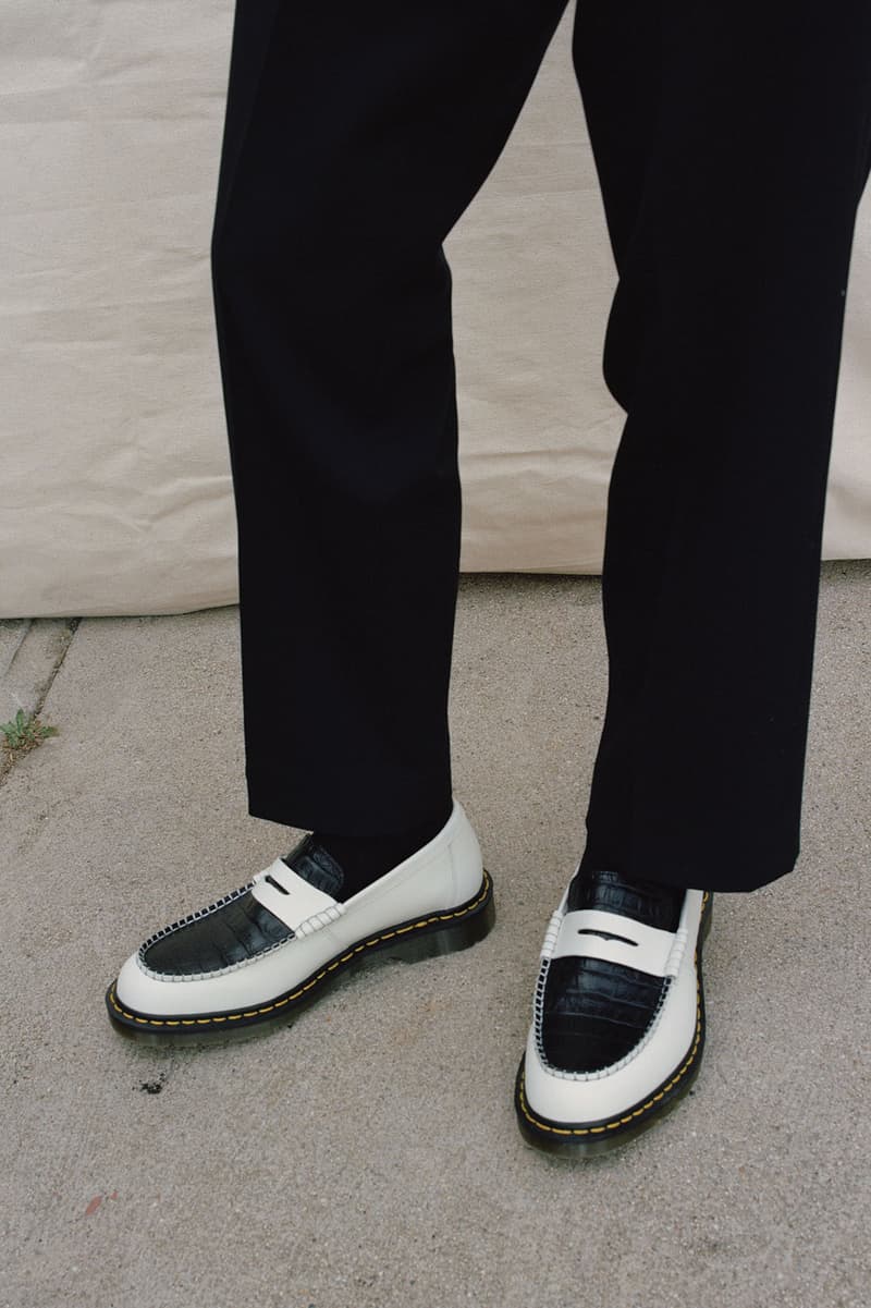 STÜSSY x Dr. Martens よりエッジィな表情を醸す新作コラボシューズが登場 Henley Penton Loaferにイエローステッチ&エンボス加工でストリートの香りを付与 Joy Division ジョイ・ディヴィジョン New Order ニュー・オーダー Peter Saville ピーター・サヴィル Dr. Martens ドクターマーチン STÜSSY ステューシー グリーン ブラック チェリーレッド ホワイト Henley Penton Loafer ヘンリーペントンローファー クロコダイル イエローステッチ 6月29日 オンラインサイト HYPEBEAST ハイプビースト