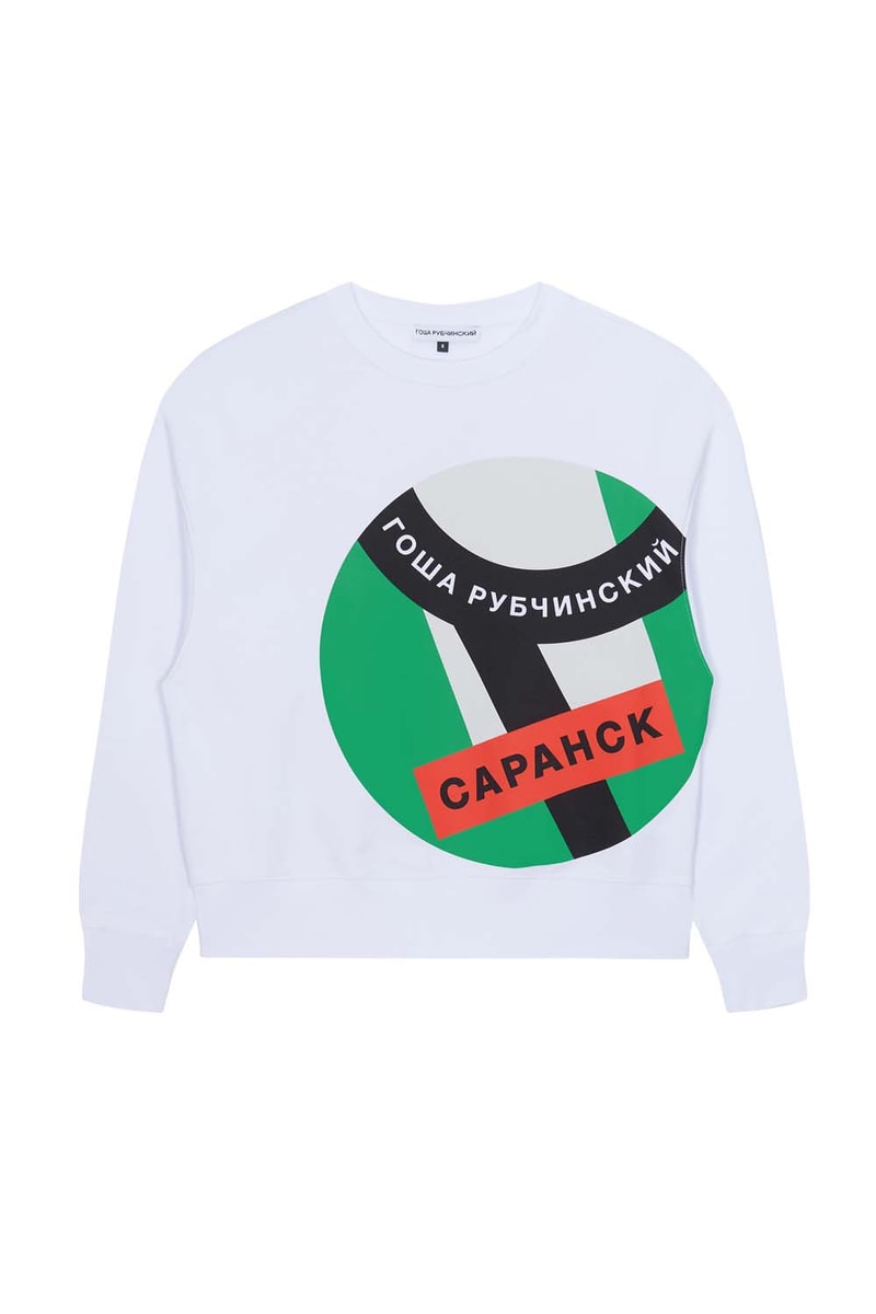Gosha Rubchinskiy x adidas によるロシアW杯記念のコラボアイテム一覧が解禁 ロシア国旗をインスピレーション源としたポップでストリートなアイテムが多数ラインアップ 2018 FIFAワールドカップロシア Gosha Rubchinskiy ゴーシャ・ラブチンスキー adidas アディダス ロシア キリル文字 サッカーシャツ スウェット スリーストライプス 三本線 Predator 18+ Boot Dover Street Market Ginza リテーラー HYPEBEAST ハイプビースト