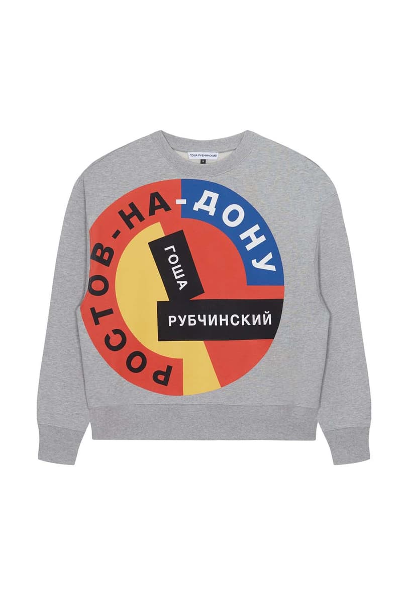 Gosha Rubchinskiy x adidas によるロシアW杯記念のコラボアイテム一覧が解禁 ロシア国旗をインスピレーション源としたポップでストリートなアイテムが多数ラインアップ 2018 FIFAワールドカップロシア Gosha Rubchinskiy ゴーシャ・ラブチンスキー adidas アディダス ロシア キリル文字 サッカーシャツ スウェット スリーストライプス 三本線 Predator 18+ Boot Dover Street Market Ginza リテーラー HYPEBEAST ハイプビースト