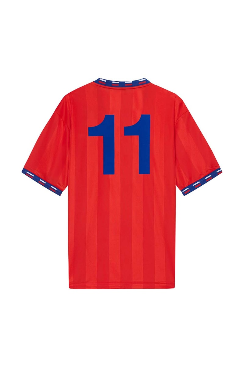 Gosha Rubchinskiy x adidas によるロシアW杯記念のコラボアイテム一覧が解禁 ロシア国旗をインスピレーション源としたポップでストリートなアイテムが多数ラインアップ 2018 FIFAワールドカップロシア Gosha Rubchinskiy ゴーシャ・ラブチンスキー adidas アディダス ロシア キリル文字 サッカーシャツ スウェット スリーストライプス 三本線 Predator 18+ Boot Dover Street Market Ginza リテーラー HYPEBEAST ハイプビースト