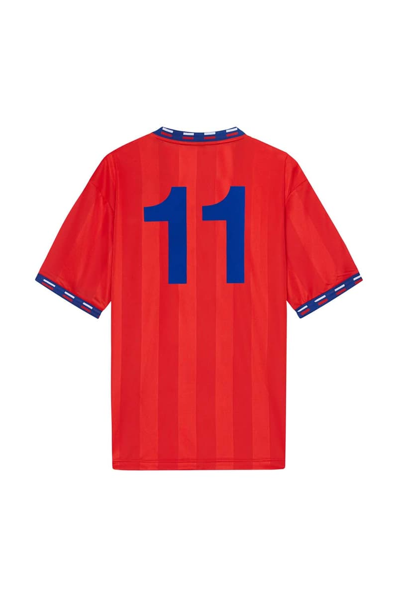 Gosha Rubchinskiy x adidas によるロシアW杯記念のコラボアイテム一覧が解禁 ロシア国旗をインスピレーション源としたポップでストリートなアイテムが多数ラインアップ 2018 FIFAワールドカップロシア Gosha Rubchinskiy ゴーシャ・ラブチンスキー adidas アディダス ロシア キリル文字 サッカーシャツ スウェット スリーストライプス 三本線 Predator 18+ Boot Dover Street Market Ginza リテーラー HYPEBEAST ハイプビースト