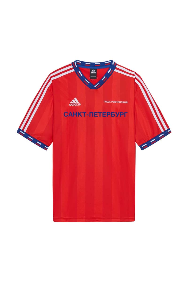 Gosha Rubchinskiy x adidas によるロシアW杯記念のコラボアイテム一覧が解禁 ロシア国旗をインスピレーション源としたポップでストリートなアイテムが多数ラインアップ 2018 FIFAワールドカップロシア Gosha Rubchinskiy ゴーシャ・ラブチンスキー adidas アディダス ロシア キリル文字 サッカーシャツ スウェット スリーストライプス 三本線 Predator 18+ Boot Dover Street Market Ginza リテーラー HYPEBEAST ハイプビースト
